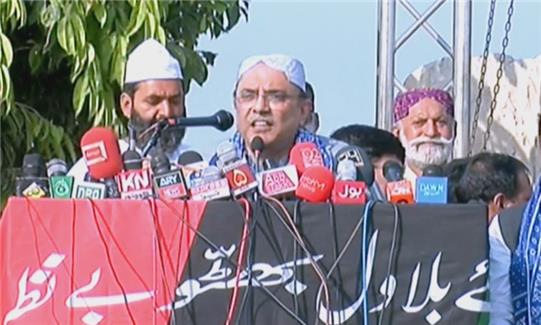 Imran Khan won’t be able to manage the govt for much longer: Asif Zardari